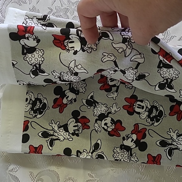 Minnie Mouse 'Strike A Pose' Disney 2-pack Kitchen Towels - NWT - Picture 4 of 6